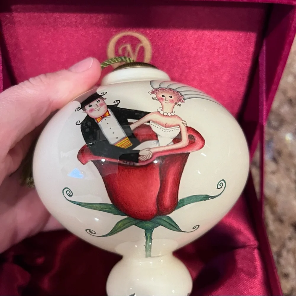 NE'QWA Art Scottland Bed of Roses Bride & Groom Wedding Ornament Clare Mackie
